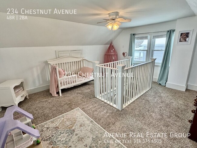 Building Photo - Charming 4-Bedroom Retreat on Chestnut Ave...