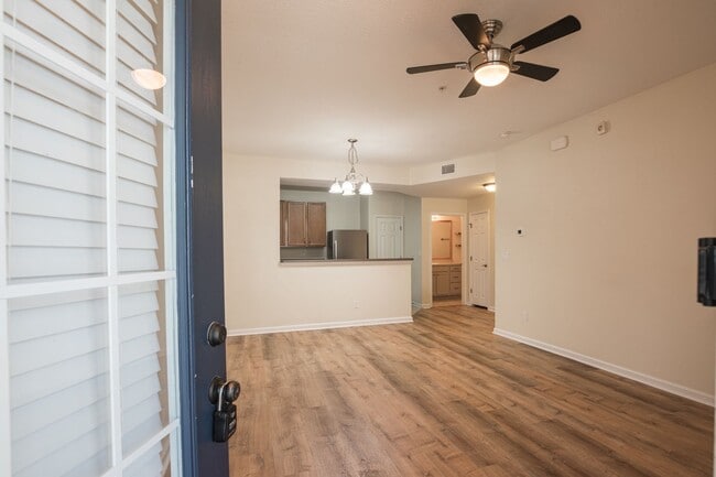 Building Photo - Adorable updated 1st floor condo