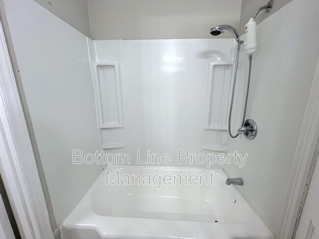 Building Photo - 3141 Columbus Cir