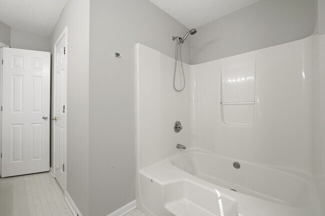 Building Photo - 3378 Chadbury Dr NW