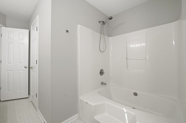 Building Photo - Newly renovated 3Bd 2.5bath SFH in Chadbury Concord