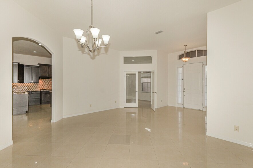 Living Room - 1896 N Ravenwood Pt