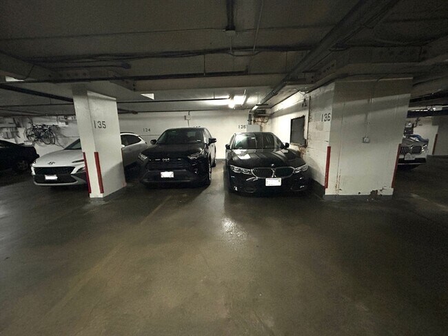 Building Photo - 33 Pond Ave