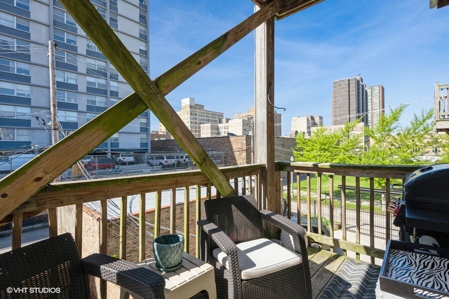 unit 2- Private Balcony - 845 W Leland Ave