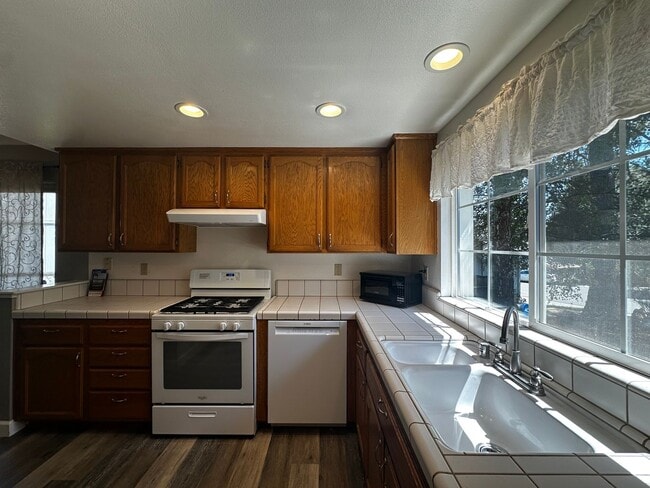 Building Photo - Single Family in Morgan Ranch
