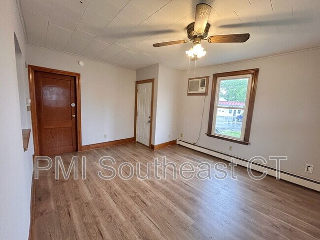 Building Photo - 91 Willowbrook St