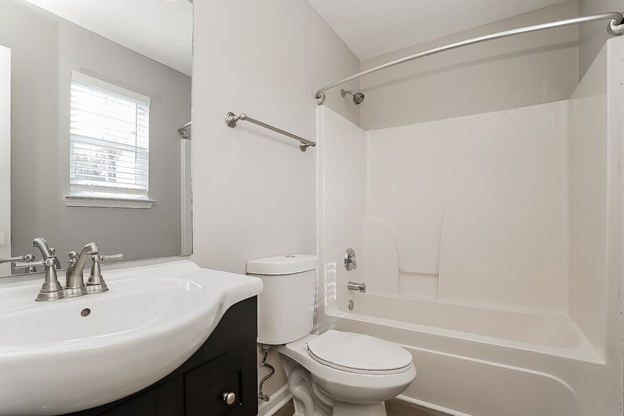 Building Photo - 1225 Akins Ridge Dr