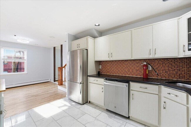 Building Photo - 600 Jefferson St