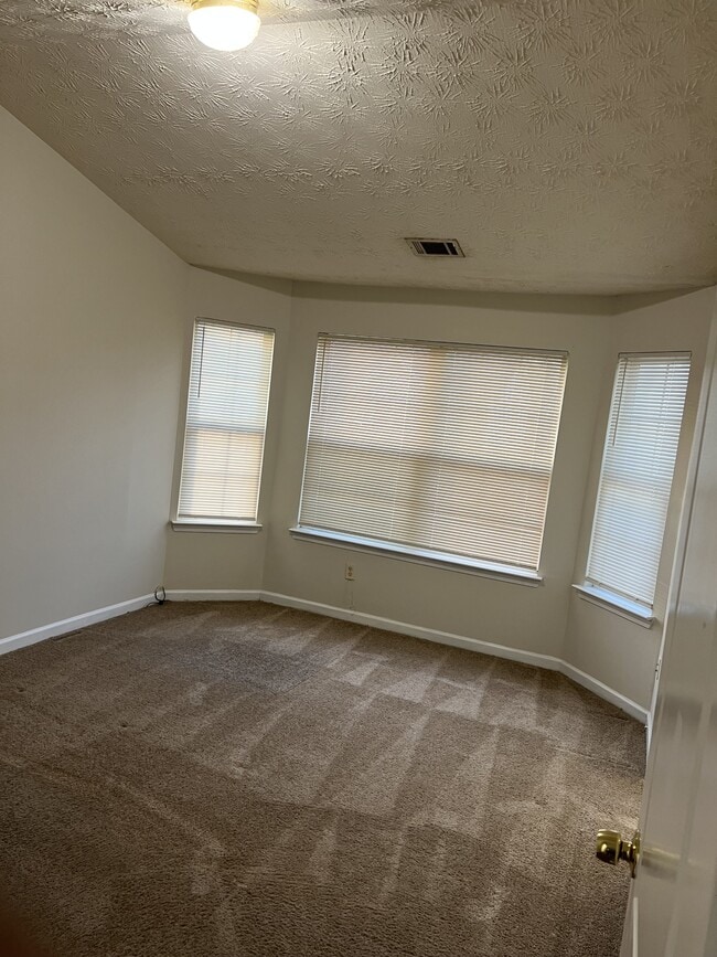 Building Photo - 2942 Fields Dr