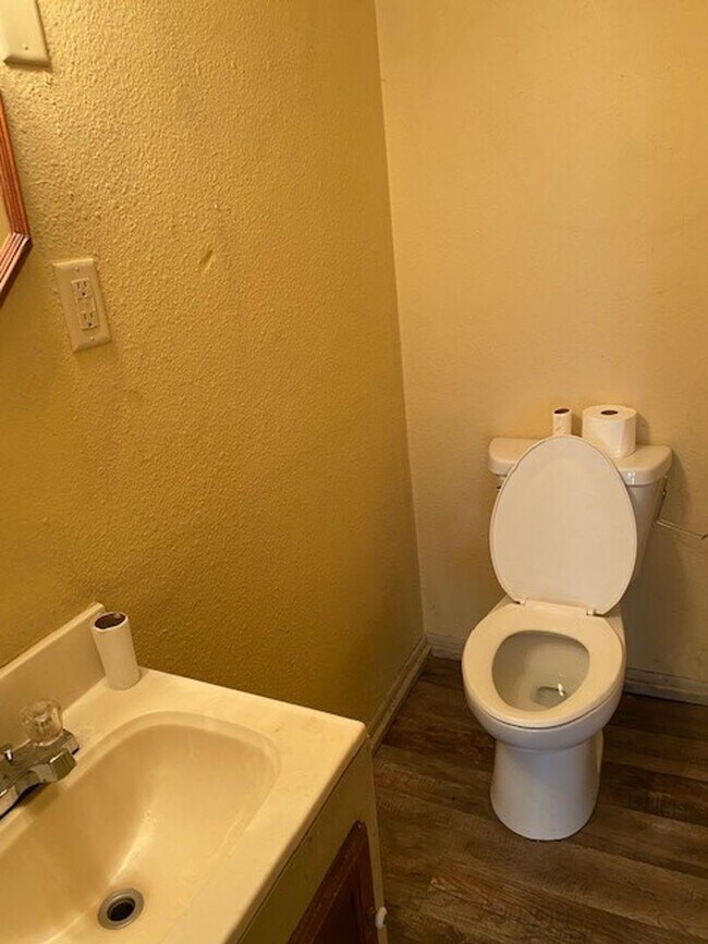 Building Photo - 1 Bedroom, 1 Bathroom Single Family Home i...