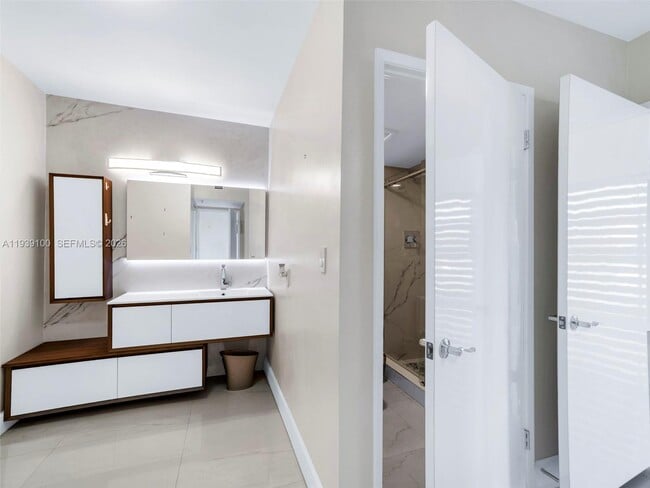 Building Photo - 20505 E Country Club Dr