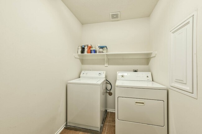 Building Photo - 14 Harbinger Ct