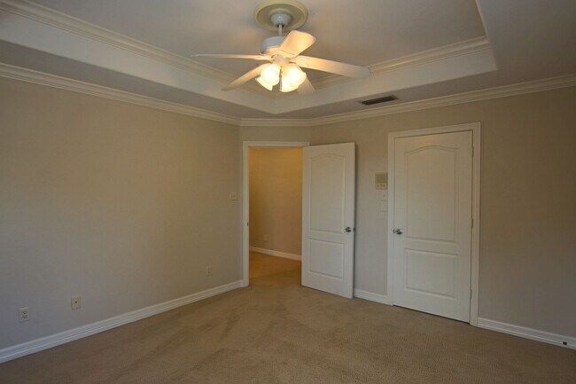 Building Photo - 1202 River Bend Dr