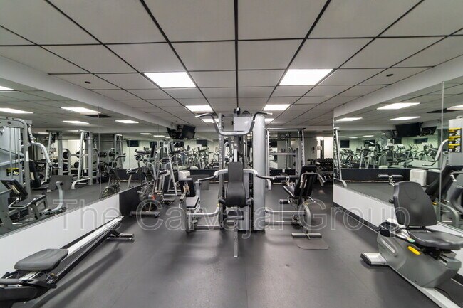 Building Photo - 400 E Colonial Dr