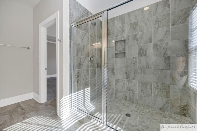 Building Photo - ONE STORY EXECUTIVE HOME READY FOR YOU IN REGATTA FOREST