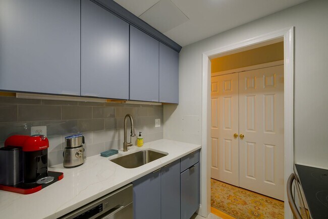 Building Photo - Turnkey Furnished 1 Bed Steps from the U.S. Capitol