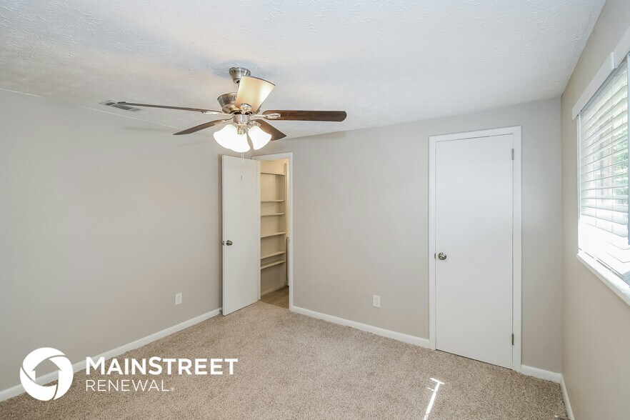 Building Photo - 4425 Jana Ln N