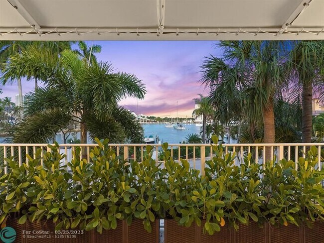 Building Photo - 325 Poinciana Dr