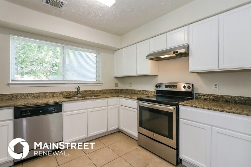 Building Photo - 15703 Baybriar Dr