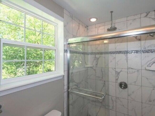 Master Bath - 5108 Bass Pl SE