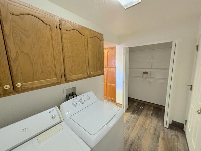 Building Photo - 465 Meadowlark Ln