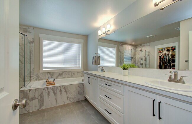 Building Photo - 17606 NW 7th Ave