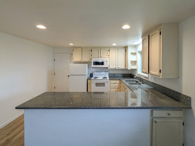 Building Photo - 2970 Phipps Ln NE
