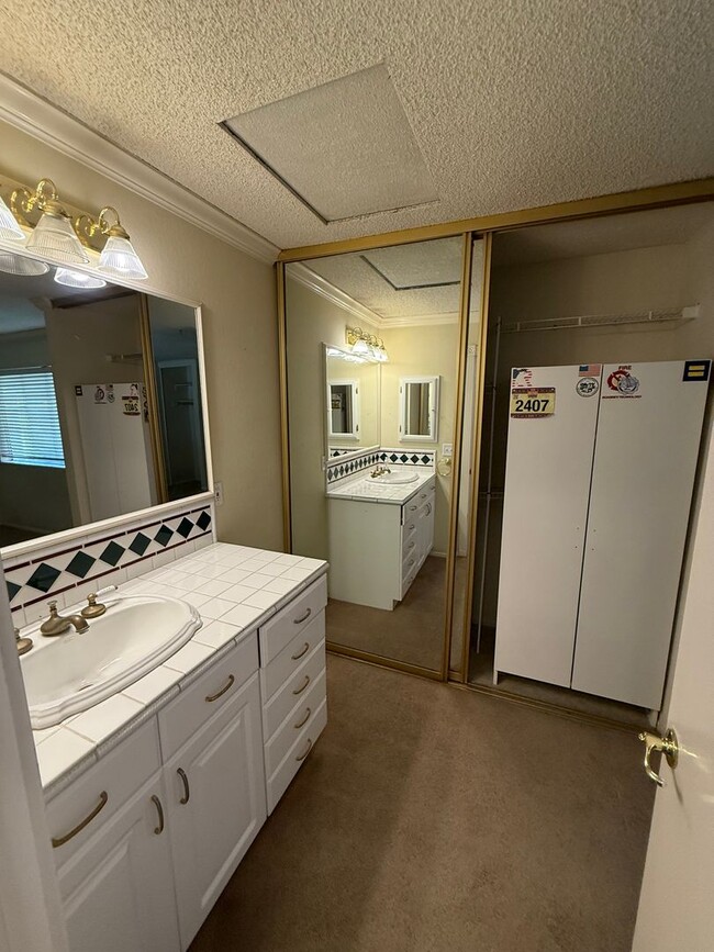 Building Photo - New Photos! Lovely One Level home in Valen...