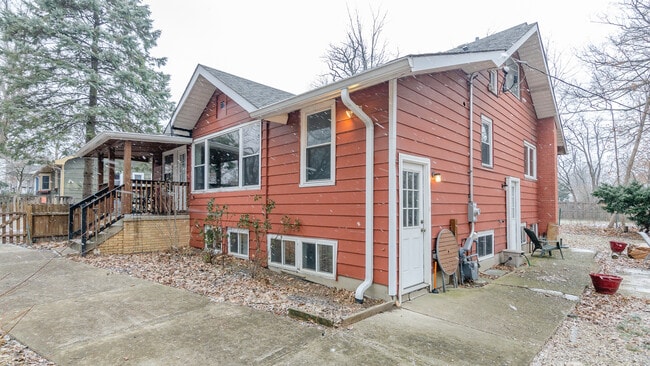 Building Photo - 2575 Waukegan Ave