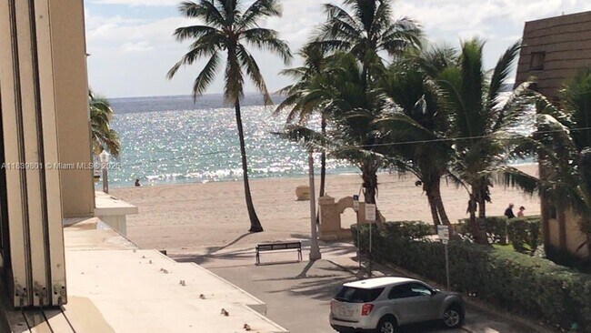 Primary Photo - 320 S Surf Rd