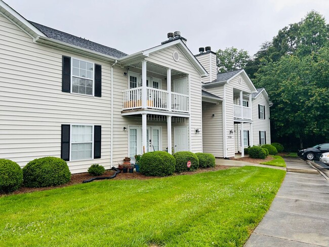Building Photo - Beautiful Maintenance free 2 bedroom 2 bat...