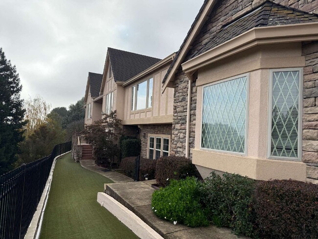 Building Photo - Morgan Hill Foothills Home