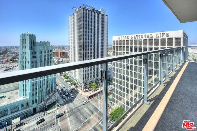 Building Photo - 3785 Wilshire Blvd