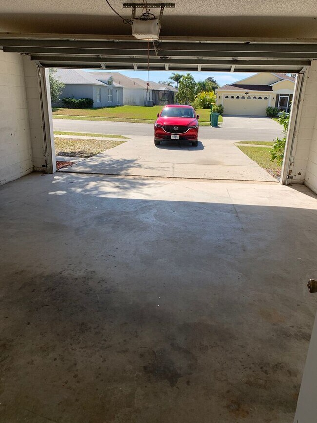 Building Photo - Beautiful 3 Bedroom, 2 Bathroom Home with Lake in Melbourne, FL!