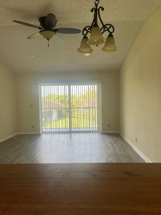 Building Photo - 9993 Three Lakes Cir