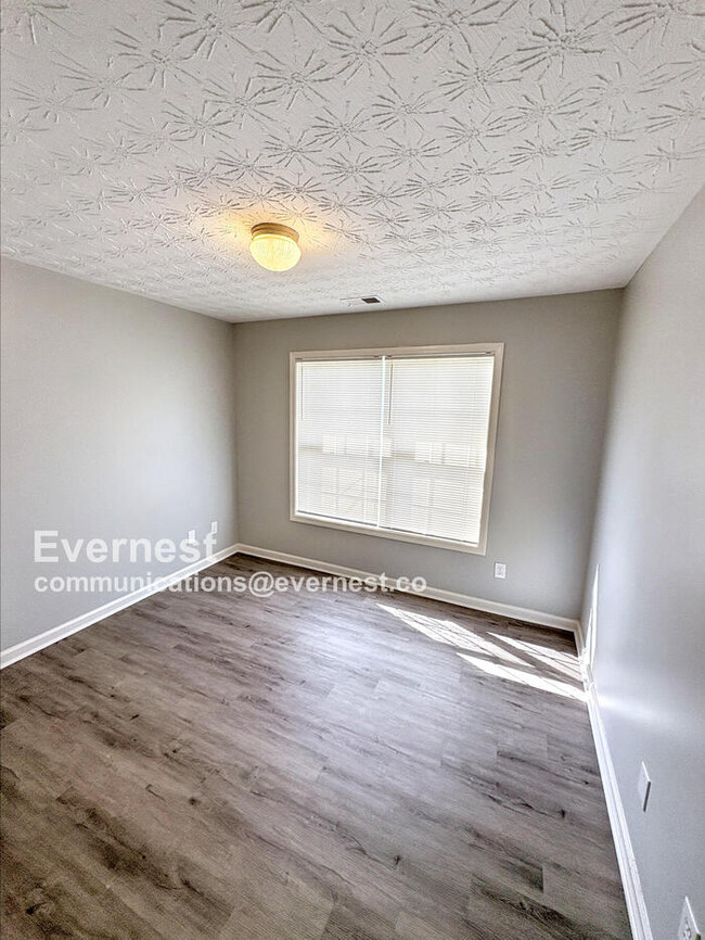 Building Photo - 632 Addison Way