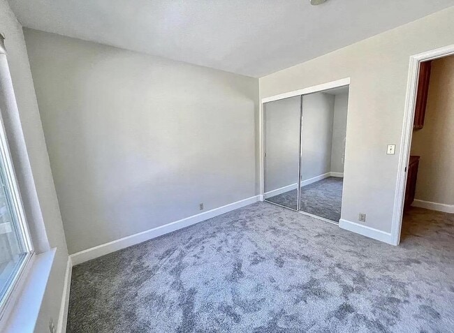 Building Photo - 959 La Mesa Terrace