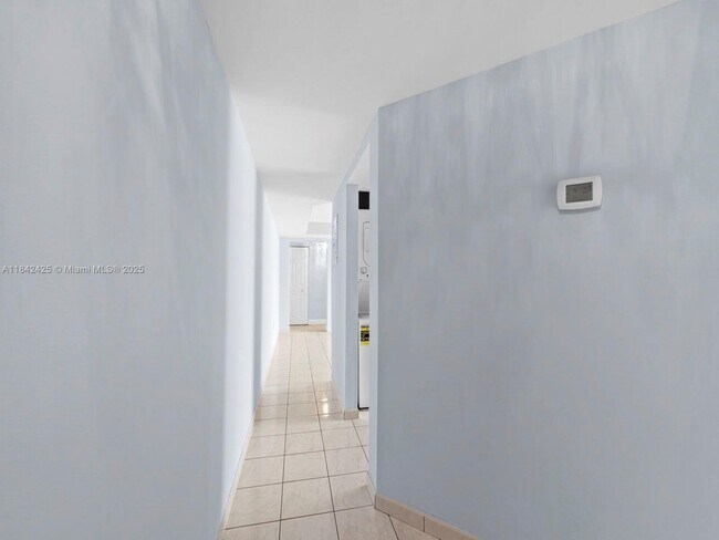 Building Photo - 1820 W 53rd St