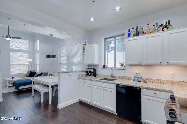 Building Photo - 1225 N 36th St