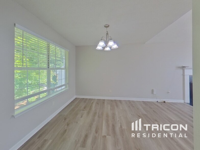 Building Photo - 868 Asbury Way