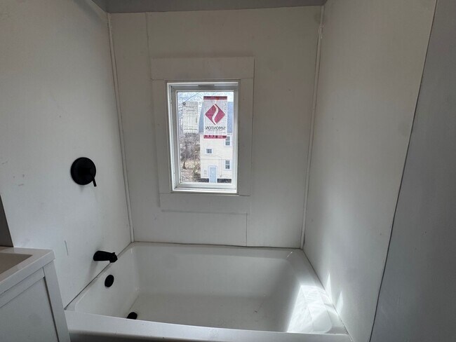 Building Photo - 11702 Tuscora Ave