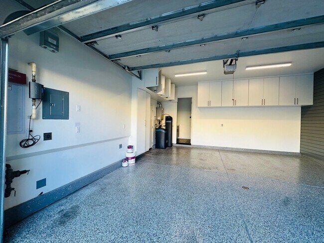 Building Photo - Luxury Estate in Exclusive Gated Community of Orchard Hills