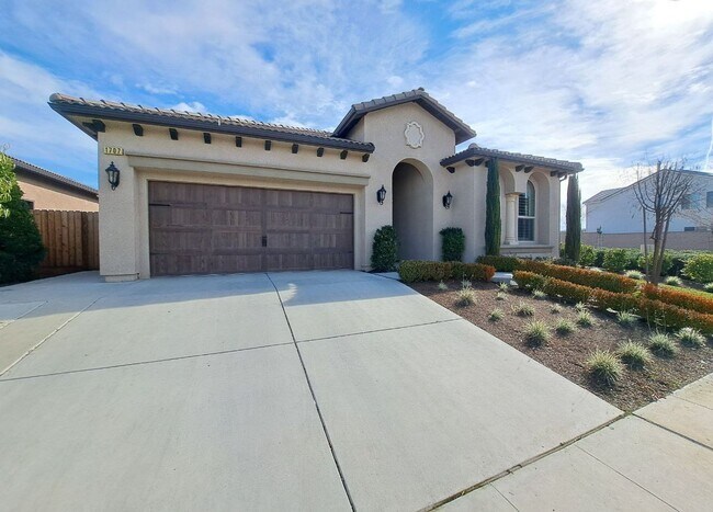 Building Photo - Beautiful 4 Bedroom Home In Clovis!