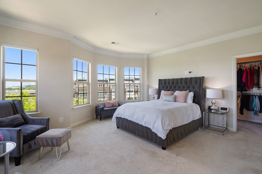 Building Photo - 500 Overlook Park Dr