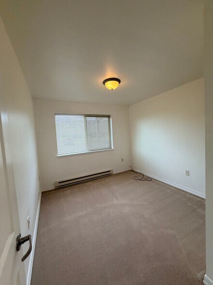 Building Photo - 5 Avalon Ct