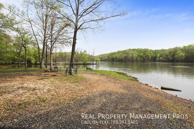 Building Photo - 2912 Cambridge Dr