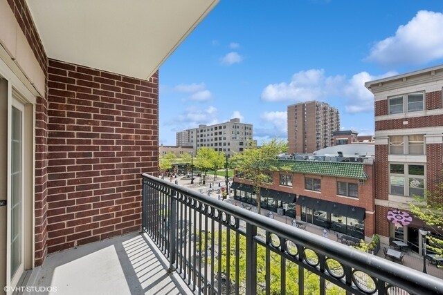 Building Photo - 44 N Vail Ave