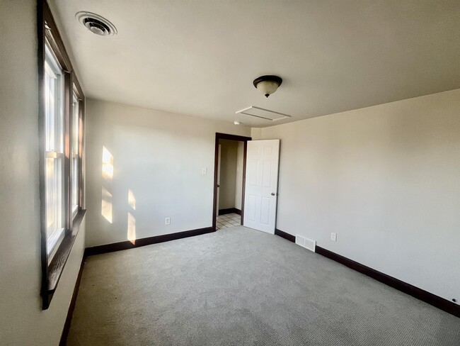 Building Photo - 15513 N Park Ave