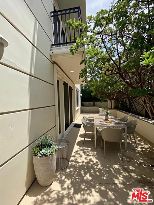 Building Photo - 129 S Elm Dr