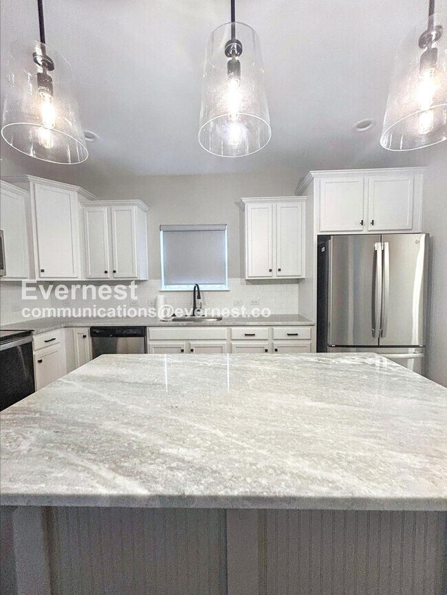 Building Photo - 2031 Darby View Ln